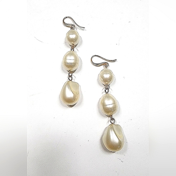 Pearl Faux Earrings - Picture 3 of 3